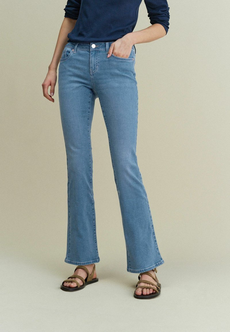 Next PETITE Bootcut jeans mid blue/blauw Zalando.nl