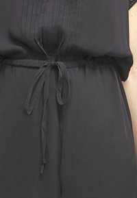 Cream Vestido informal - black