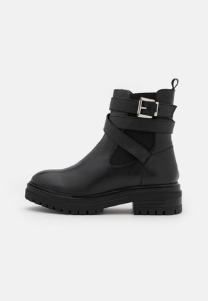 Kotníkové boty na platformě - black