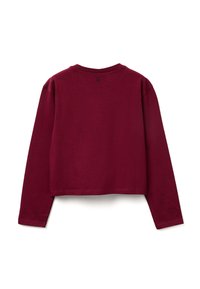 Burgundská zkrácená košile s dlouhým rukávem z měkké tkaniny, má kulatý výstřih, šité lemy a malé logo na zadní straně u límce.