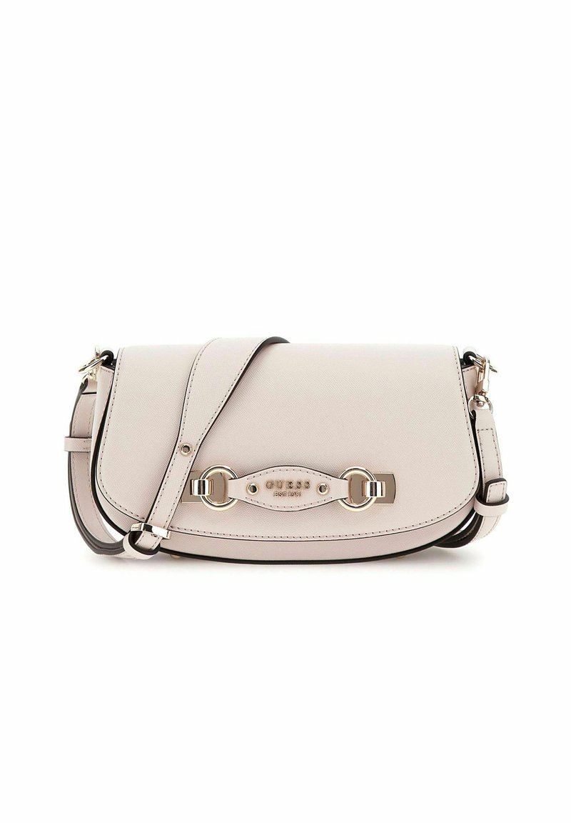 Sac bandoulière beige en matériau synthétique avec fermeture à rabat. Présente une quincaillerie en ton argent et un logo embossé. Sangle réglable incluse.