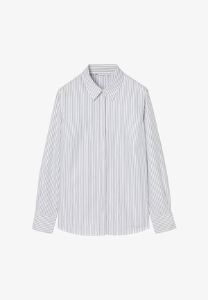 Vaaleansininen ja valkoraidallinen pitkähihainen paita, jossa on terävä kaulus, napillinen kiinnitys ja suora helma kalvosinnapeilla varustetuissa hihoissa.