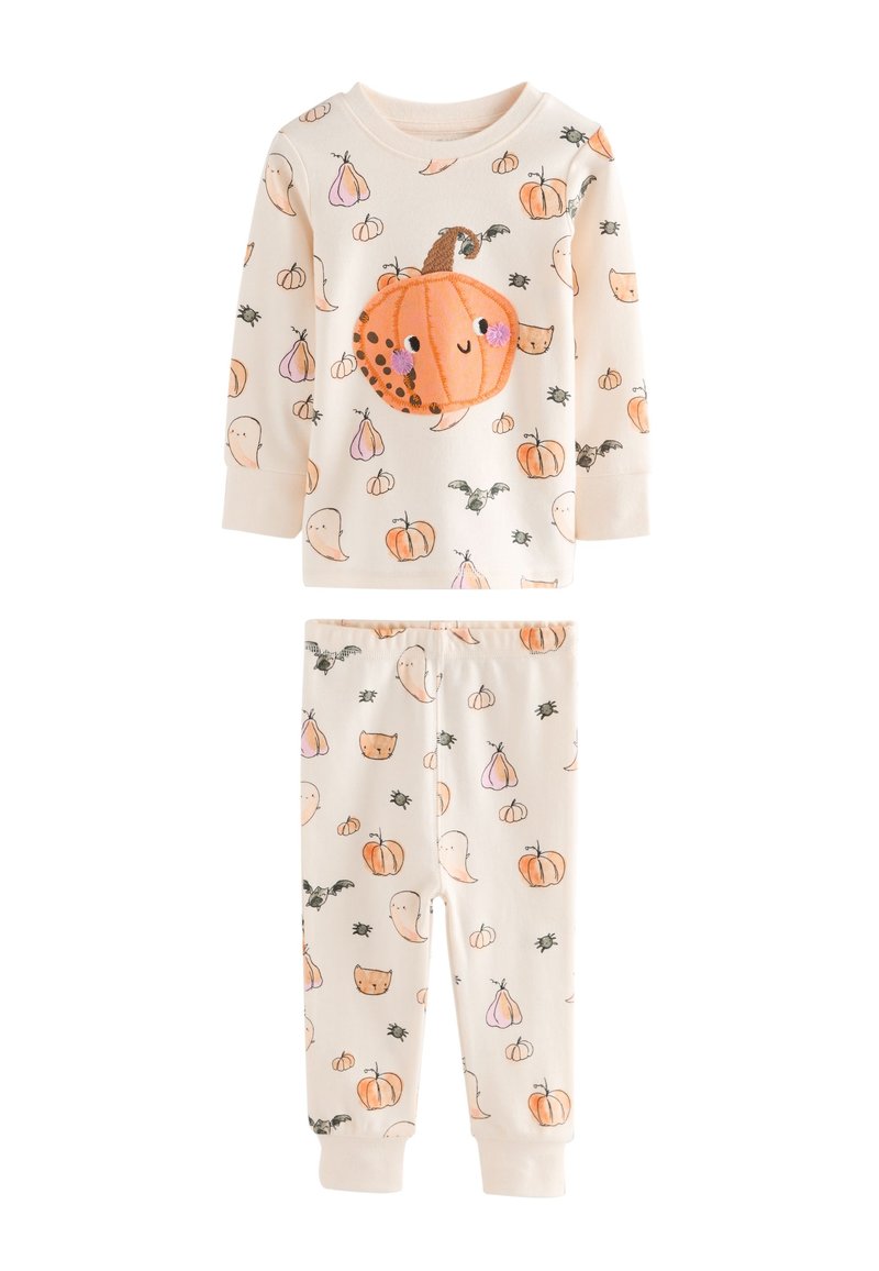 Langærmet pyjamassæt i creme med græskar- og spøgelsesprint, med en broderet græskar på toppen og matchende bukser med mønster.