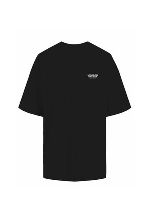 Camiseta de algodón negra con un corte relajado, mangas cortas y un pequeño logo impreso en el frente. Sin patrones ni acentos adicionales.