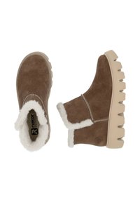 Stivaletti in suede marrone con foderatura in finta pelliccia bianca, suola in gomma beige e dettagli di cucitura a contrasto lungo i bordi.