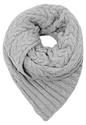 Jasnoszary dziergany szalik z wzorami warkoczowymi i prążkowanymi, zwinięty w kształt koła z otwartym środkiem.