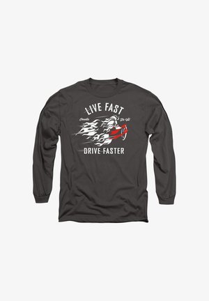 Schwarzes Langarm-T-Shirt mit einem Grafikdesign eines roten Autos und weißem Text: "LEBE SCHNELL" und "FAR DIE SCHNELLER", verziert mit Flammenakzenten.