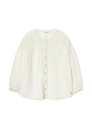 Blusa blanca de manga larga con escote redondo, botones en la parte delantera, pliegues verticales, detalles de encaje y puños elásticos.