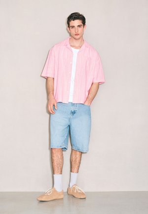 Next, REGULAR FIT - CHECK SHORT SLEEVE SHIRT . - Shirt - pink micro