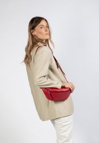 Aunts & Uncles BILBERRY - Heuptas - crimson red