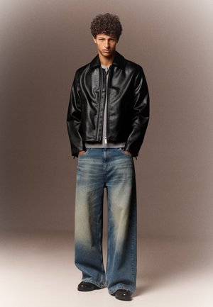 Bershka, Veste en similicuir - black