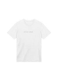 White short-sleeve t-shirt made of cotton, featuring a round neckline and printed text “KNUT & JAN | HAMBURG” in the center.