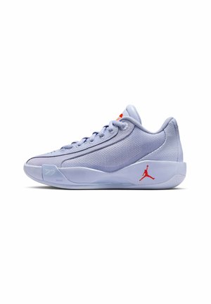 - Sneakersy niskie