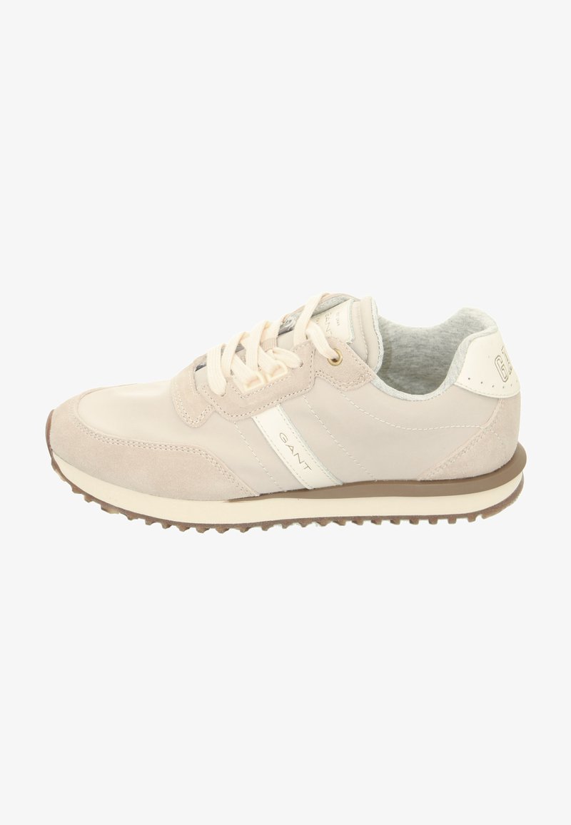 Beige Sport Schuh aus einer Kombination von glattem und Wildleder, mit runder Zehenpartie, Schnürung an der Vorderseite, gepolstertem Kragen und strukturiertem Gummisohle.
