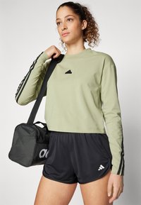 adidas Sportswear FUTURE ICONS THREE STRIPES LONG SLEEVE - Hosszú ujjú felső - tent green