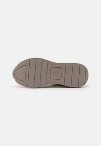 Armani Exchange LACE UP - Sportbačiai - off white/beige
