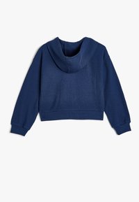 Marineblå cropped hoodie med en tekstureret vaffelstrik, der har en stor hætte samt ribbede manchetter og kant.