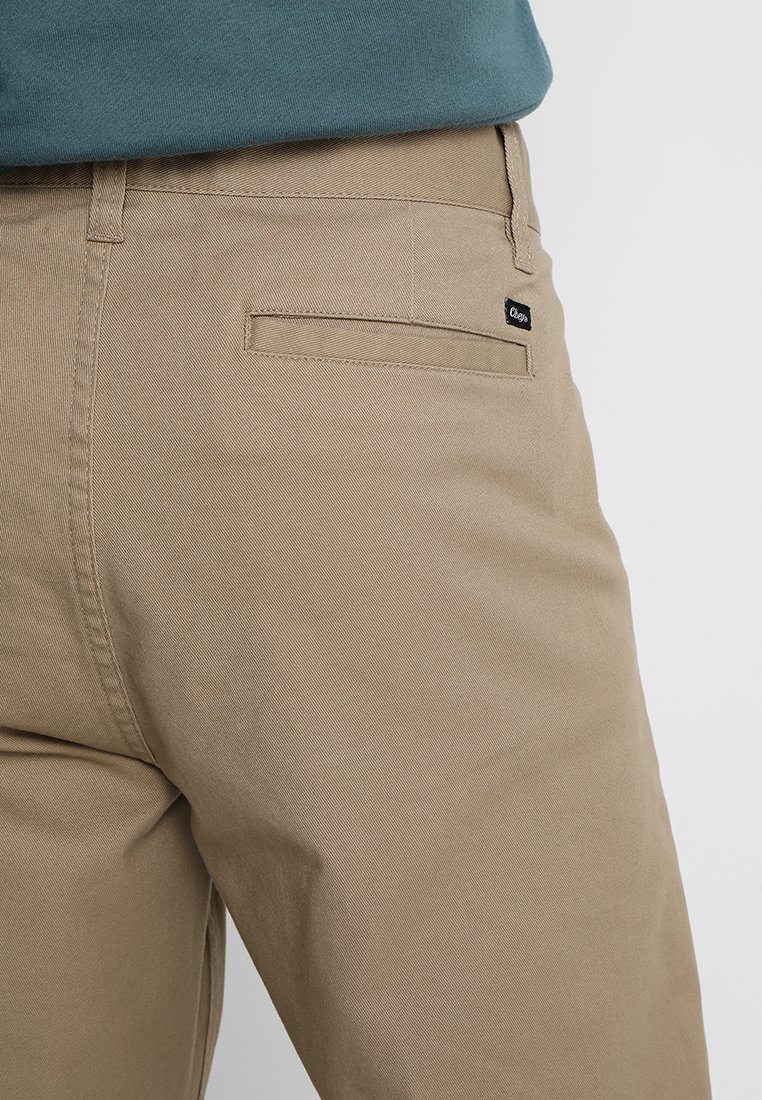 Obey Clothing STRAGGLER FLOODED PANT Bukse khaki Obey Carpenter Bukse Khaki | Herre | Bukser Chinos på