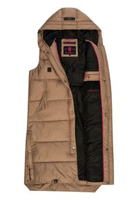 Gilet sans manches en duvet beige avec un col haut, des coutures horizontales, une doublure noire contrastante et des accents roses sur l'étiquette intérieure et la poche.