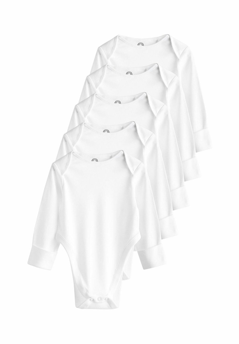 Cinq grenouillères à manches longues blanches en tissu doux, avec un col rond, une fermeture à pression en bas et des manches à poignets.