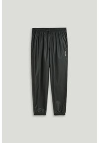 Sorte lette regnbukser med elastisk talje og elastik ved benene, med et lille lodret hvidt logo på højre lår.