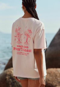 Next T-shirts print - pink graphic