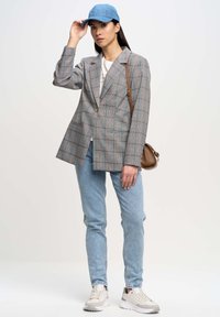 Big Star MAGGIE - Džinsi ar pakāpeniski sašaurinātiem galiem - hellblau