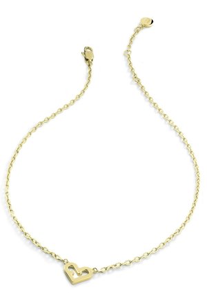 Bracciale in catena d'oro con pendente a forma di cuore, con maglie che mostrano una finitura lucida e chiusura a moschettone.