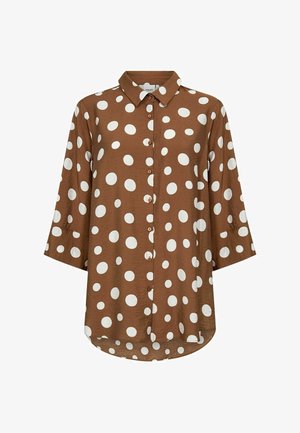 Hnedá košeľa s bielymi bodkami, zapínanie na gombíky vpredu, špicatý golier a trištvrťové rukávy, vyrobená z ľahkej, hladkej látky.