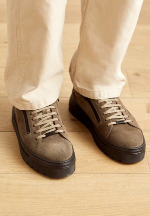 Matalavartiset tennarit - brown