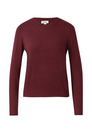 Ciemnoczerwony, długi sweter z dzianiny z okrągłym dekoltem, z prążkowanymi mankietami i pasem, prezentowany na białym tle.