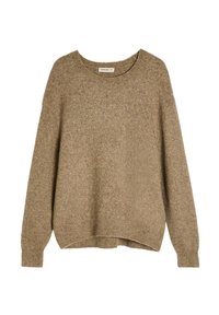 Beżowy sweter z dzianiny o szerokim okrągłym dekolcie, opuszczonych ramionach i prążkowanych mankietach. Miękka tekstura, luźny krój i nieco asymetryczny karczek.