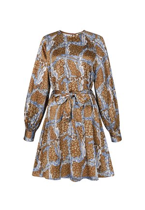 Braun gemustertes Kleid mit langen Ärmeln; verfügt über blaue Blumenakzente, einen taillierten Gürtel und einen ausgestellten Rock. Das Material hat eine seidige Oberfläche.