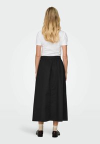 ONLY ONLZORA LONG PLEAT SKIRT - Áčková sukně - black