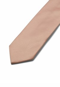 Cravat din mătase roz pal, cu o textură fină și vârf ascuțit, având o culoare uniformă fără modele sau accesorii vizibile.