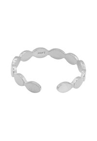 Srebrny pierścień z falistym wzorem i zaokrąglonymi elementami, gładkie wykończenie, otwarty tył umożliwiający regulację oraz lekko teksturowana powierzchnia.