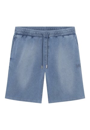 Pantalones cortos casual de estilo denim azul con cintura elástica y cordón, bolsillos laterales y un pequeño logo bordado en la pierna derecha.