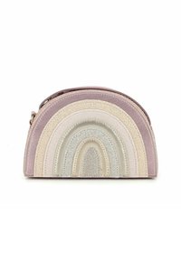 Borsa cosmetica tondeggiante in tonalità pastello, con glitter e morbide texture in suede, caratterizzata da un design arcobaleno a strati. Chiusura con zip sulla parte superiore.