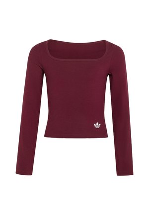 Top de mujer de manga larga en color burdeos con escote cuadrado y pequeño logo blanco de Adidas cerca del dobladillo inferior en el lado izquierdo.