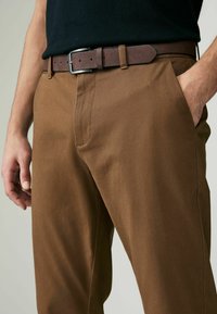 Next SOFT TOUCH - Chino kalhoty - tan brown