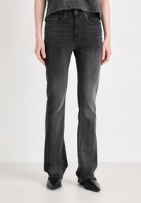 Levi's® TWISTED 725 - Bootcut piegriezuma džinsi - shining brighter