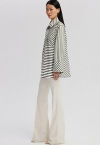 Touché Privé ASYMMETRIC STRIPED WITH DETAIL - Tunika - khaki