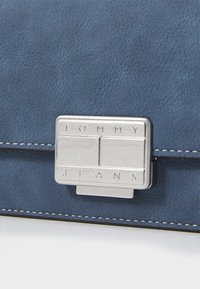 Tommy Jeans FASHIONISTA CROSSOVER - Borsa a tracolla - blue