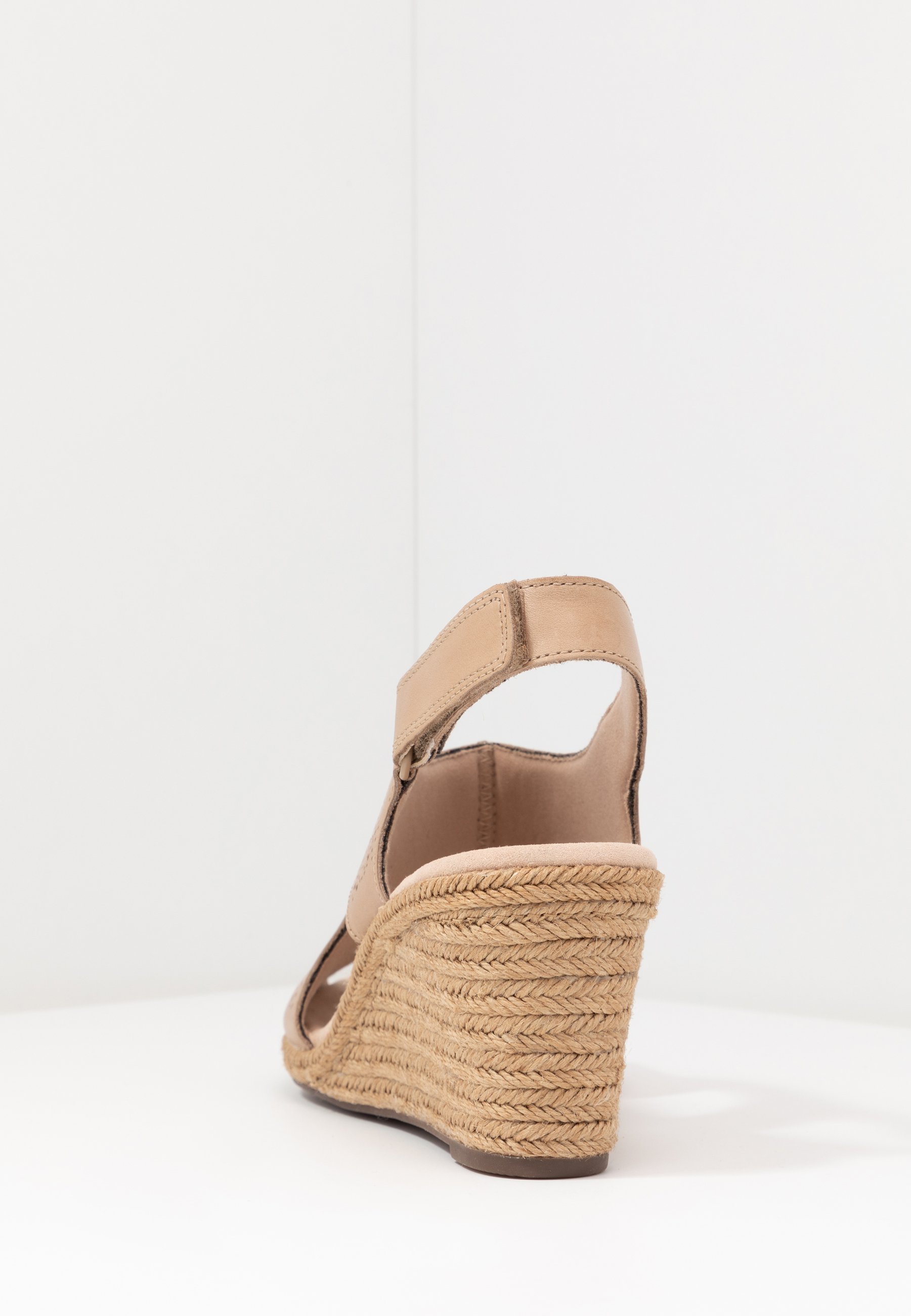 clarks lafley rosen sand