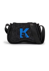 Borsa a spalla in tessuto nero con motivo, accentuato da un logo blu, design curvo e rifiniture e tracolla in pelle nera.
