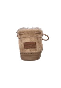 Bruine suède enkelboot met een nepbont kraag, gestikte accenten en een leren merkpatch. Rond neus en een gestructureerde zool voor grip.