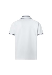 Biele polo tričko s krátkym rukávom a klasickým golierom, s tmavomodrými detailami pozdĺž goliera a rukávov, vyrobené z hladkého materiálu.