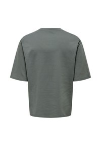 Κοντομάνικο μπλουζάκι σε απαλή πράσινη απόχρωση, με στρογγυλή λαιμόκοψη και άνετη εφαρμογή. Ομαλή ύφανση με απλό, ανοιχτό σχέδιο χωρίς ραφές.