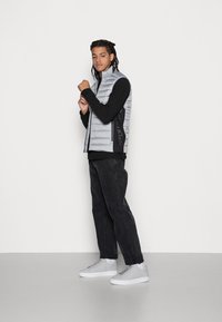 Calvin Klein SIDE LOGO VEST - Colete - grey fog