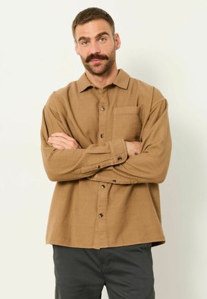 FatFace, REGULAR FIT - LONG SLEEVE RELAXED FIT GARMENT DYE SALCOMBE SHIRT . - Hemd - tan brown